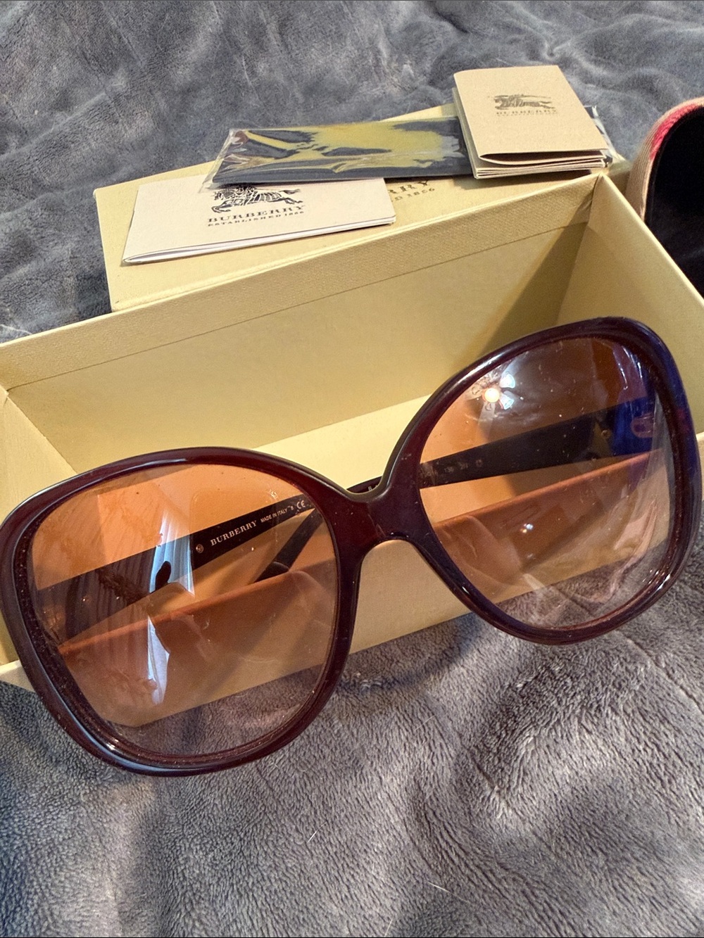 Vintage Women's Burberry Burgundy Sunglasses w/Case